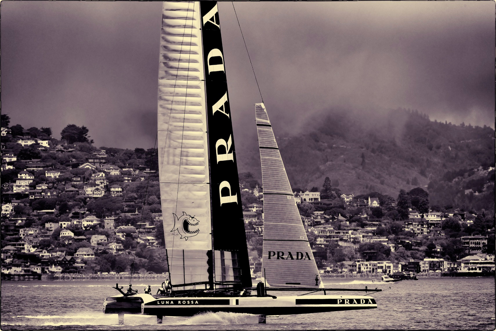 Luna Rossa AC72, America